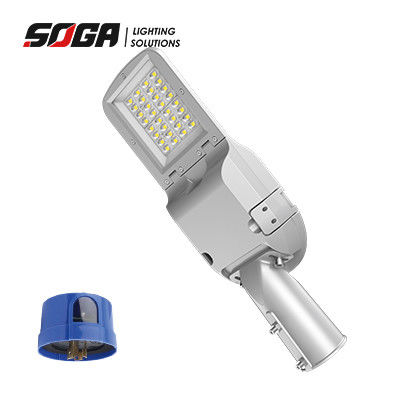 acheter Inventronics Driver LED Street Light avec capteur de lumière du jour et CRI élevé pour l'installation sur pôle online manufacture